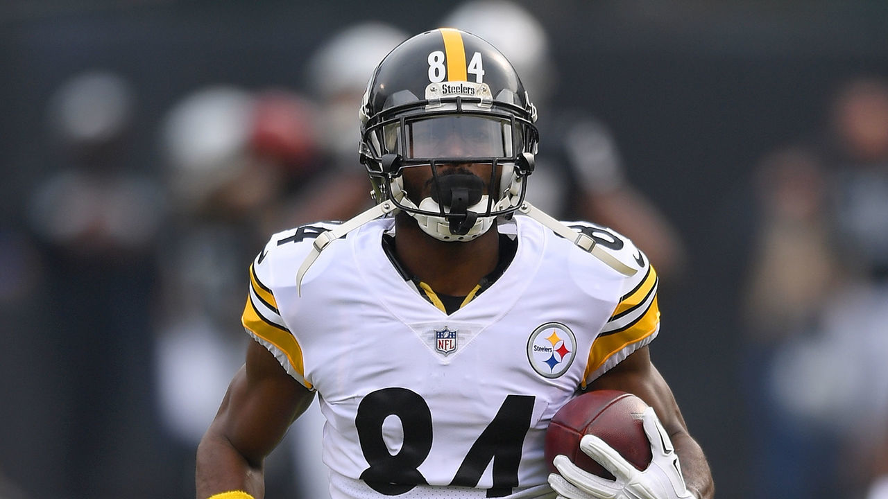 OAKLAND, CA - DECEMBER 09: Antonio Brown #84 of the Pittsburgh Steelers warms up during pregame warm ups prior to the start of an NFL football game against the Oakland Raiders at Oakland-Alameda County Coliseum on December 9, 2018 in Oakland, California.