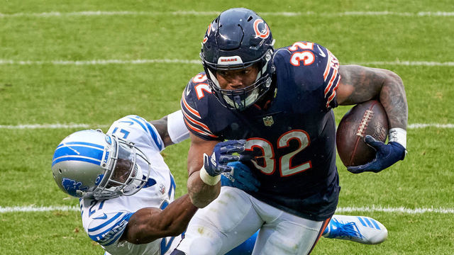 CHICAGO, IL - DECEMBER 06: Chicago Bears running back David Montgomery (32) battles with Detroit Lions defensive back Tracy Walker (21) in action during a game between the Chicago Bears and the Detroit Lions on December 06, 2020, at Soldier Field in Chicago, IL.