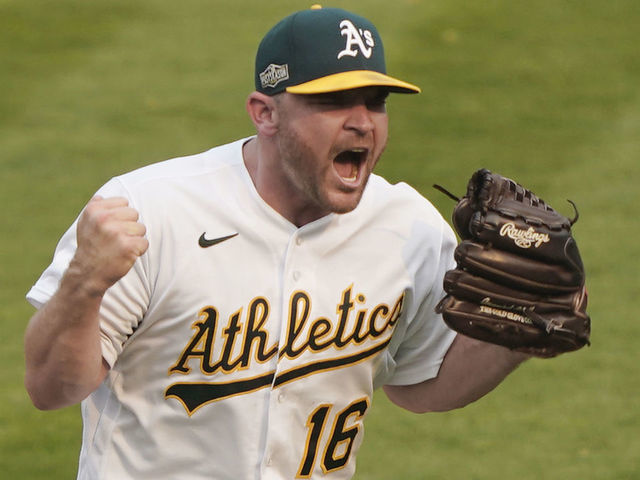 Reports: Former A's closer Liam Hendriks to sign with White Sox