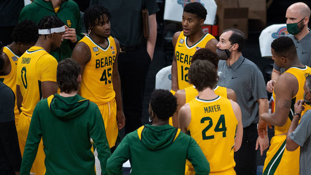 INDIANAPOLIS, IN - DECEMBER 02: Baylor Bears head coach Scott Drew huddles the team on the sidelines during the men's Jimmy V Classic college basketball game between the Baylor Bears and Illinois Fighting Illini on December 2, 2020, at Bankers Life Fieldhouse in Indianapolis, IN.