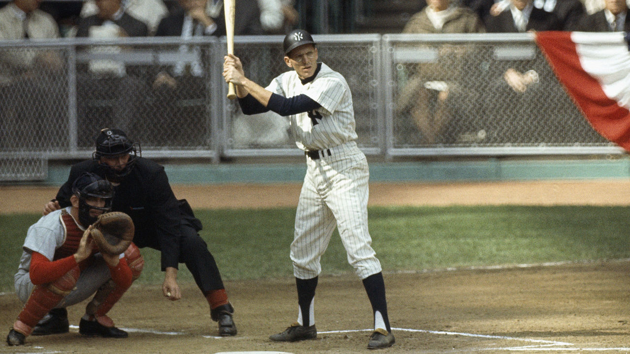 BRONX, NY - OCTOBER 1964: Phil Linz #34 of the New York Yankees prepares to swing during the1964 world series against the St. Louis Cardinals at Yankee Stadium in the Brox, New York.