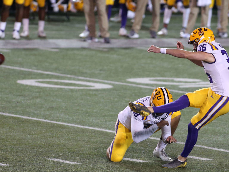 Watch Penalty for throwing shoe helps LSU stun No. 6 Florida