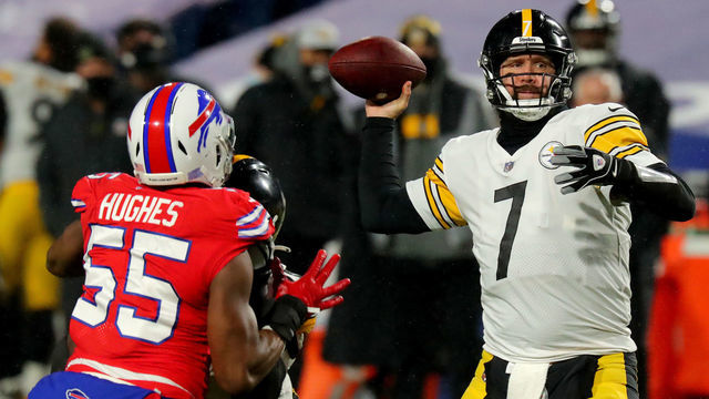 ORCHARD PARK, NEW YORK - DECEMBER 13: Ben Roethlisberger #7 of the Pittsburgh Steelers passes against the Buffalo Bills during the second quarter in the game at Bills Stadium on December 13, 2020 in Orchard Park, New York.