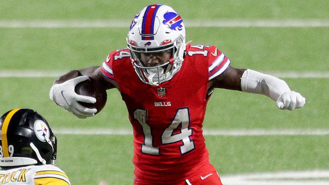 ORCHARD PARK, NEW YORK - DECEMBER 13: Stefon Diggs #14 of the Buffalo Bills eludes Minkah Fitzpatrick #39 and Sean Davis #21 of the Pittsburgh Steelers during the third quarter in the game at Bills Stadium on December 13, 2020 in Orchard Park, New York.