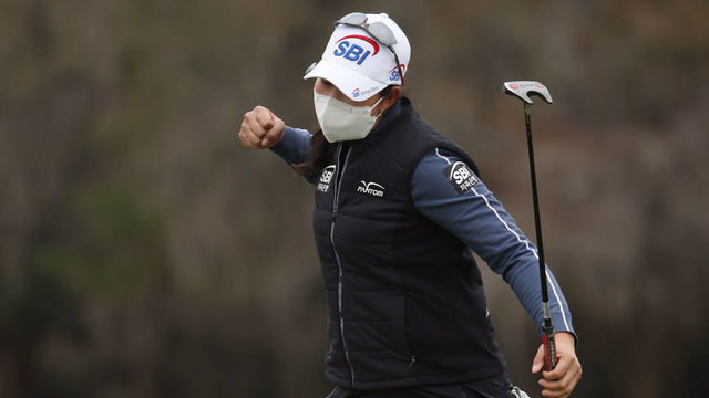 HOUSTON, TEXAS - DECEMBER 14: A Lim Kim of Korea celebrates after making a birdie on the 18th green during the continuation of the final round of the 75th U.S. Women's Open Championship at Champions Golf Club Cypress Creek Course on December 14, 2020 in Houston, Texas.