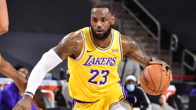 PHOENIX, AZ - DECEMBER 16: LeBron James #23 of the Los Angeles Lakers drives in the game against the Phoenix Suns on December 16, 2020 at the Talking Stick Resort Arena in Phoenix, Arizona. Mandatory Copyright Notice: Copyright 2020 NBAE