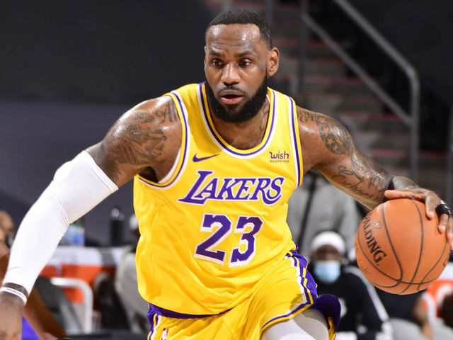 PHOENIX, AZ - DECEMBER 16: LeBron James #23 of the Los Angeles Lakers drives in the game against the Phoenix Suns on December 16, 2020 at the Talking Stick Resort Arena in Phoenix, Arizona. Mandatory Copyright Notice: Copyright 2020 NBAE