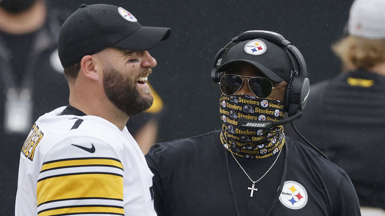 JACKSONVILLE, FLORIDA - NOVEMBER 22: Ben Roethlisberger #7 of the Pittsburgh Steelers laughs with head coach Mike Tomlin against the Jacksonville Jaguars at TIAA Bank Field on November 22, 2020 in Jacksonville, Florida.