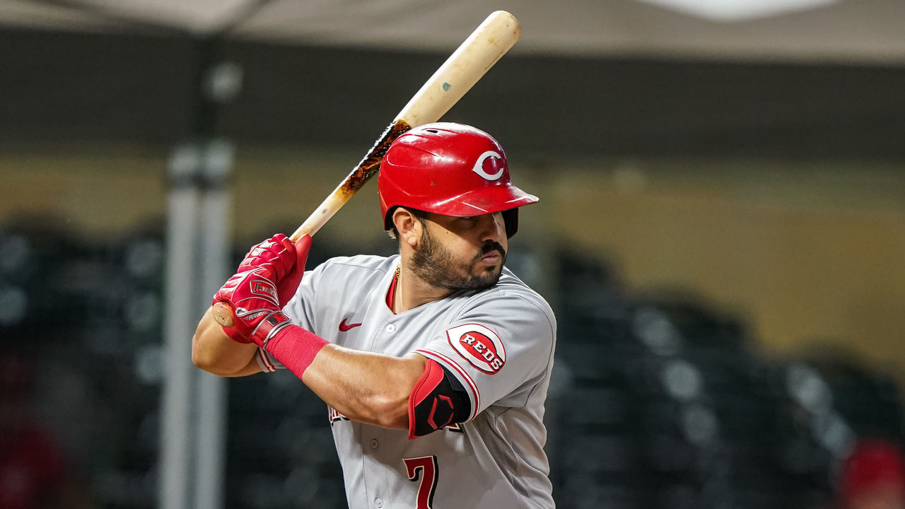 Cincinnati Reds sign third baseman Eugenio Suarez to 7-year deal