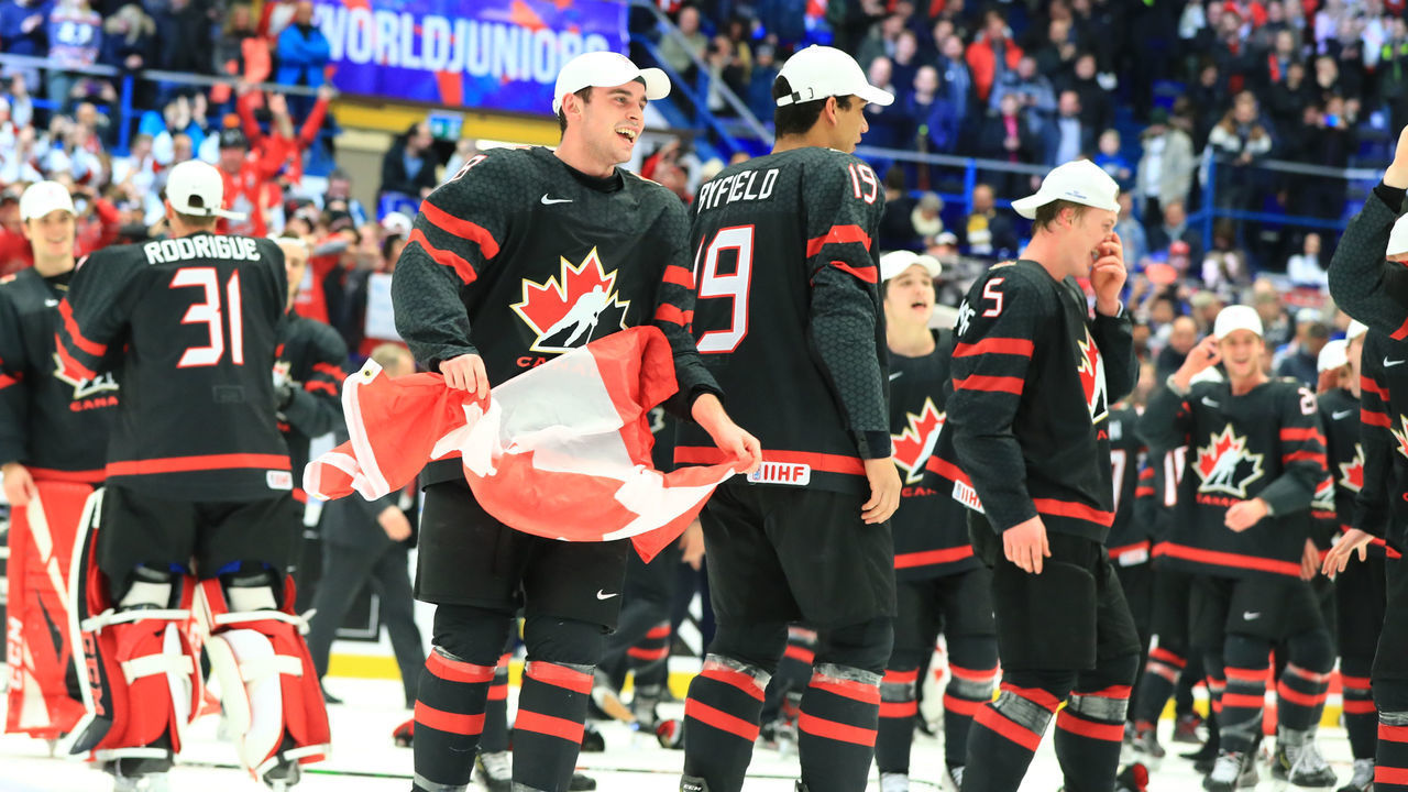 OSTRAVA, CZECH REPUBLIC - JANUARY 5, 2020: Canadian players Liam Foudy, Quinton Byfield, and Jacob Bernard-Docker (L-R front) celebrate with the trophy after the medal ceremony for the 2020 World Junior Ice Hockey Championship final match between Canada and Russia at Ostravar Arena; Canada won 4-3. Peter Kovalev/TASS