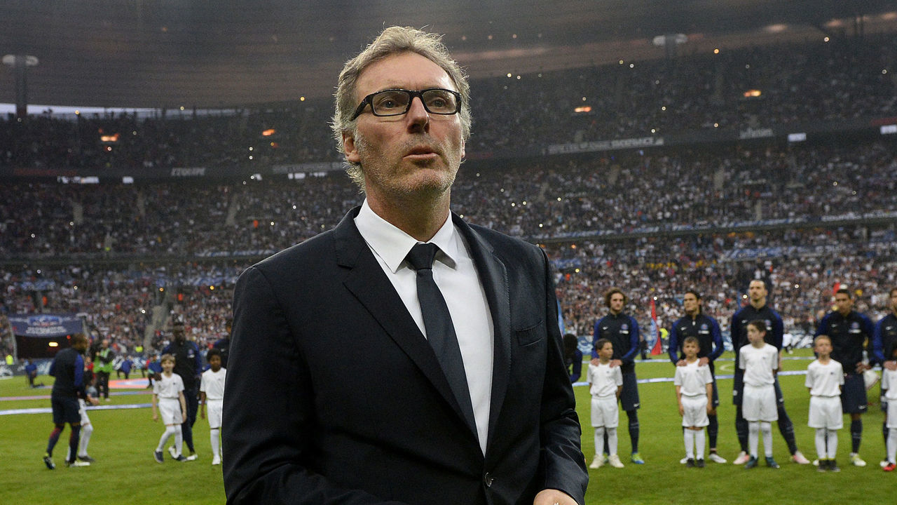 Paris Saint-Germain's French head coach Laurent Blanc looks prior to the French Cup final football match beween Marseille (OM) and Paris Saint-Germain (PSG) on May 21, 2016 at the Stade de France in Saint-Denis, north of Paris. AFP PHOTO / FRANCK FIFE / AFP / FRANCK FIFE