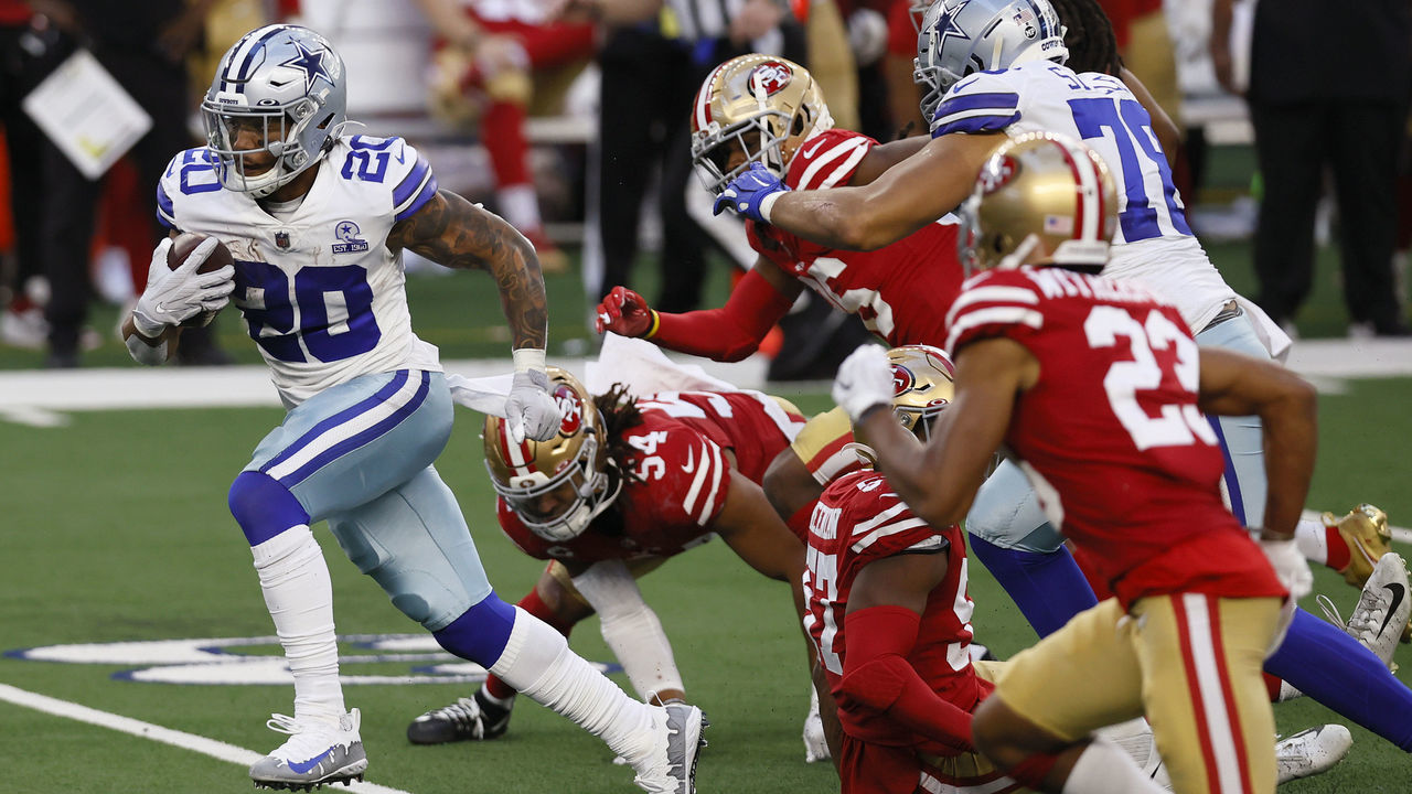 ARLINGTON, TEXAS - DECEMBER 20: Running back Tony Pollard #20 of the Dallas Cowboys runs for a touchdown against the San Francisco 49ers during the fourth quarter at AT&T Stadium on December 20, 2020 in Arlington, Texas.