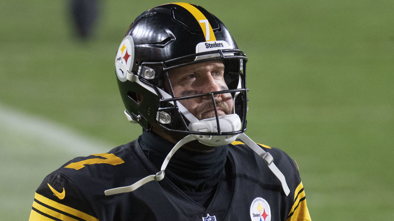 PITTSBURGH, PA - DECEMBER 02: Pittsburgh Steelers quarterback Ben Roethlisberger (7) looks up at the stands and holds on to the game ball as he leaves the field after the game between the Baltimore Ravens and Pittsburgh Steelers on December 02, 2020 at Heinz Field in Pittsburgh, PA.