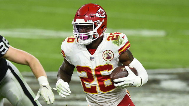 LAS VEGAS, NEVADA - NOVEMBER 22: Running back Le'Veon Bell #26 of the Kansas City Chiefs runs against the Las Vegas Raider in the second half of their game at Allegiant Stadium on November 22, 2020 in Las Vegas, Nevada.