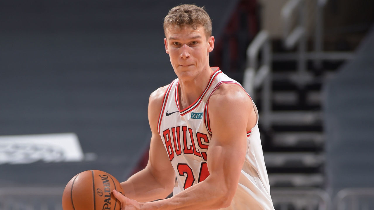 CHICAGO, IL - DECEMBER 11: Lauri Markkanen #24 of the Chicago Bulls passes the ball against the Houston Rockets during a preseason game at the United Center on December 11, 2020 in Chicago, Illinois. NOTE TO USER: User expressly acknowledges and agrees that, by downloading and/or using this photograph, user is consenting to the terms and conditions of the Getty Images License Agreement. Mandatory Copyright Notice: Copyright 2020 NBAE