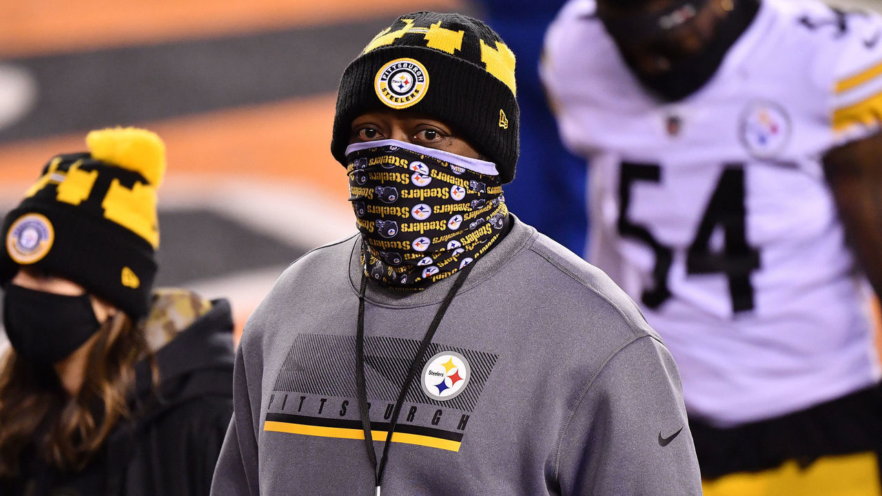 CINCINNATI, OHIO - DECEMBER 21: Head coach Mike Tomlin of the Pittsburgh Steelers looks on during halftime at Paul Brown Stadium on December 21, 2020 in Cincinnati, Ohio.