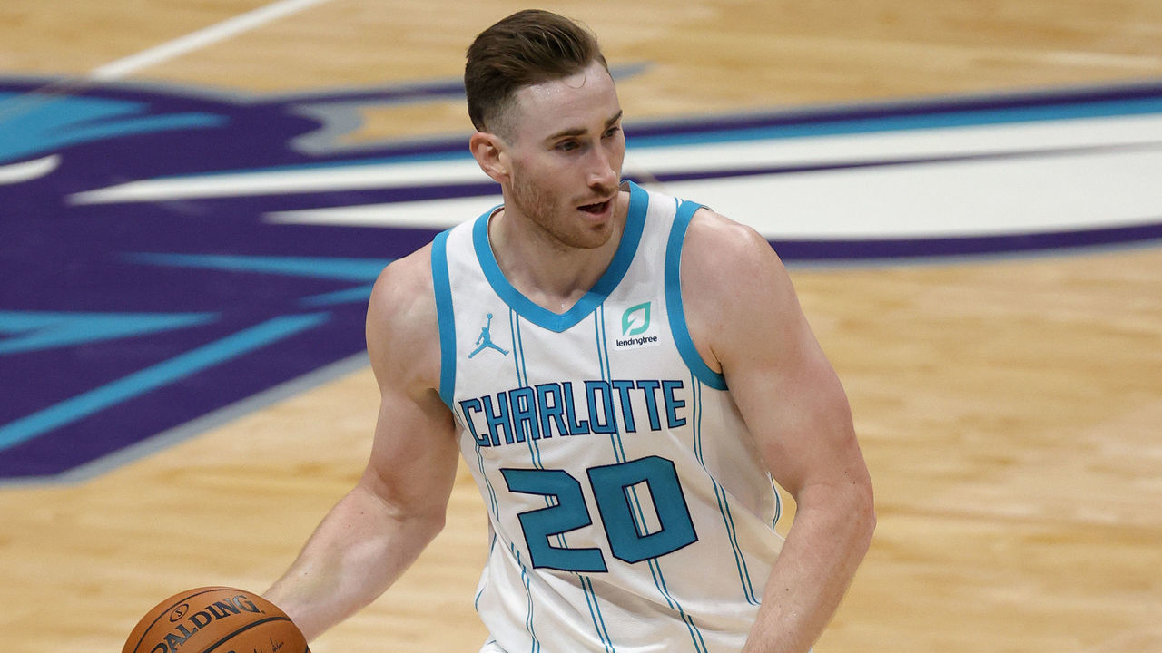 CHARLOTTE, NORTH CAROLINA - DECEMBER 14: Gordon Hayward #20 of the Charlotte Hornets dribbles during the third quarter of their game against the Toronto Raptors at Spectrum Center on December 14, 2020 in Charlotte, North Carolina.