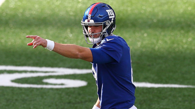EAST RUTHERFORD, NEW JERSEY - DECEMBER 13: Daniel Jones #8 of the New York Giants in action against the Arizona Cardinals at MetLife Stadium on December 13, 2020 in East Rutherford, New Jersey. Arizona Cardinals defeated the New York Giants 26-7.