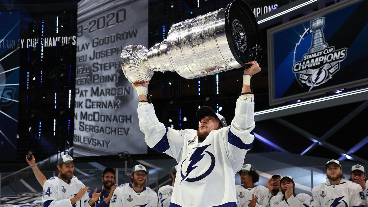 EDMONTON, ALBERTA - SEPTEMBER 28: Anthony Cirelli #71 of the Tampa Bay Lightning hoists the Stanley Cup overhead after the Lightning defeated the Dallas Stars 2-0 in Game Six of the NHL Stanley Cup Final to win the best of seven game series 4-2 at Rogers Place on September 28, 2020 in Edmonton, Alberta, Canada.