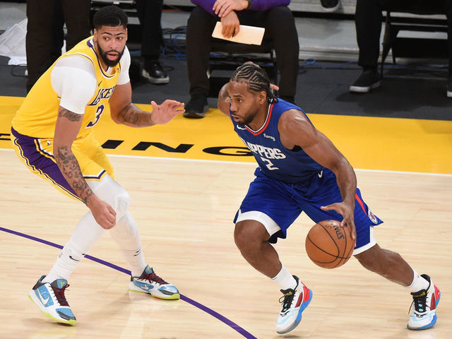 LOS ANGELES, CA - DECEMBER 22: Kawhi Leonard #2 of the LA Clippers drives to the basket against the Los Angeles Lakers during a game on December 22, 2020 at STAPLES Center in Los Angeles, California. NOTE TO USER: User expressly acknowledges and agrees that, by downloading and/or using this Photograph, user is consenting to the terms and conditions of the Getty Images License Agreement. Mandatory Copyright Notice: Copyright 2020 NBAE