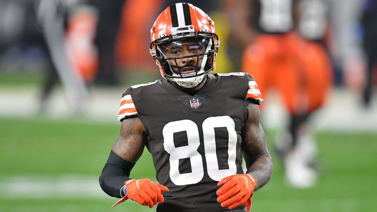CLEVELAND, OHIO - DECEMBER 14: Wide receiver Jarvis Landry #80 of the Cleveland Browns warms up prior to the game against the Baltimore Ravens at FirstEnergy Stadium on December 14, 2020 in Cleveland, Ohio.