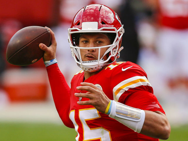 Patrick Mahomes will not play vs. Chargers in Week 17 and Chad Henne will  draw the start 