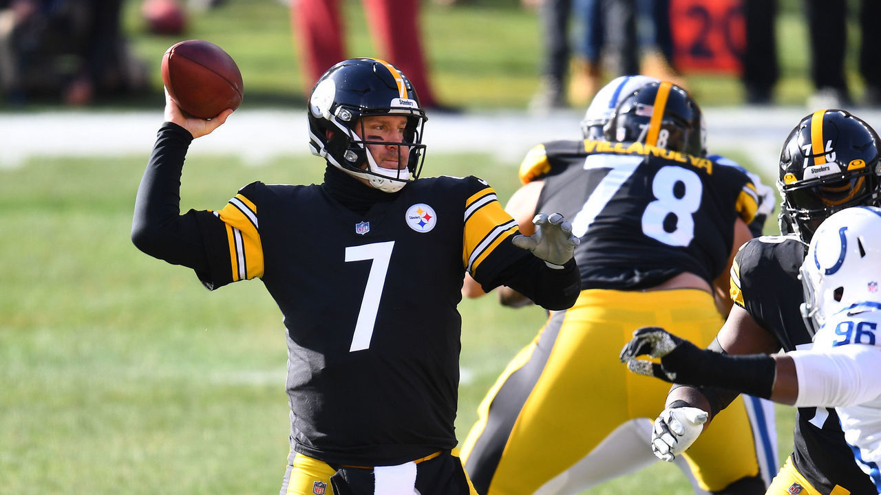 PITTSBURGH, PENNSYLVANIA - DECEMBER 27: Quarterback Ben Roethlisberger #7 of the Pittsburgh Steelers passes the ball in the first quarter of the game against the Indianapolis Colts at Heinz Field on December 27, 2020 in Pittsburgh, Pennsylvania.