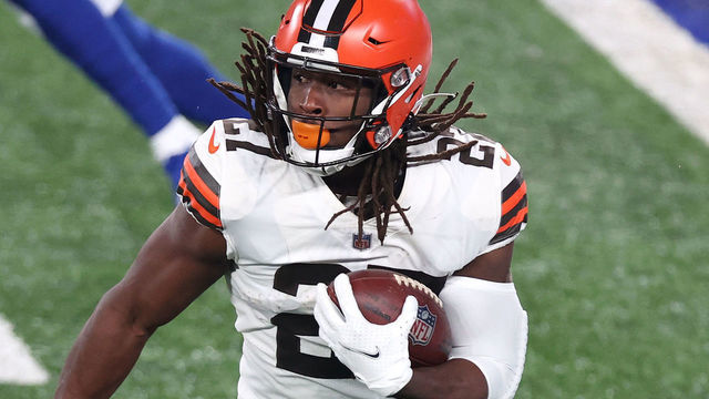 EAST RUTHERFORD, NEW JERSEY - DECEMBER 20: Kareem Hunt #27 of the Cleveland Browns rushes with the ball during the second quarter of a game against the New York Giants at MetLife Stadium on December 20, 2020 in East Rutherford, New Jersey.