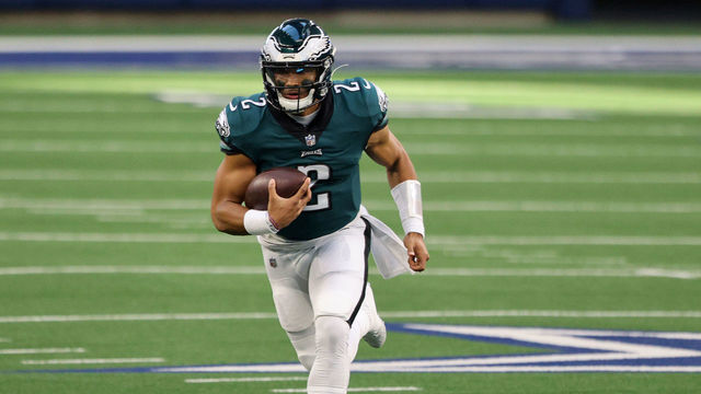 ARLINGTON, TEXAS - DECEMBER 27: Jalen Hurts #2 of the Philadelphia Eagles runs with the ball in the first quarter against the Dallas Cowboys at AT&T Stadium on December 27, 2020 in Arlington, Texas.