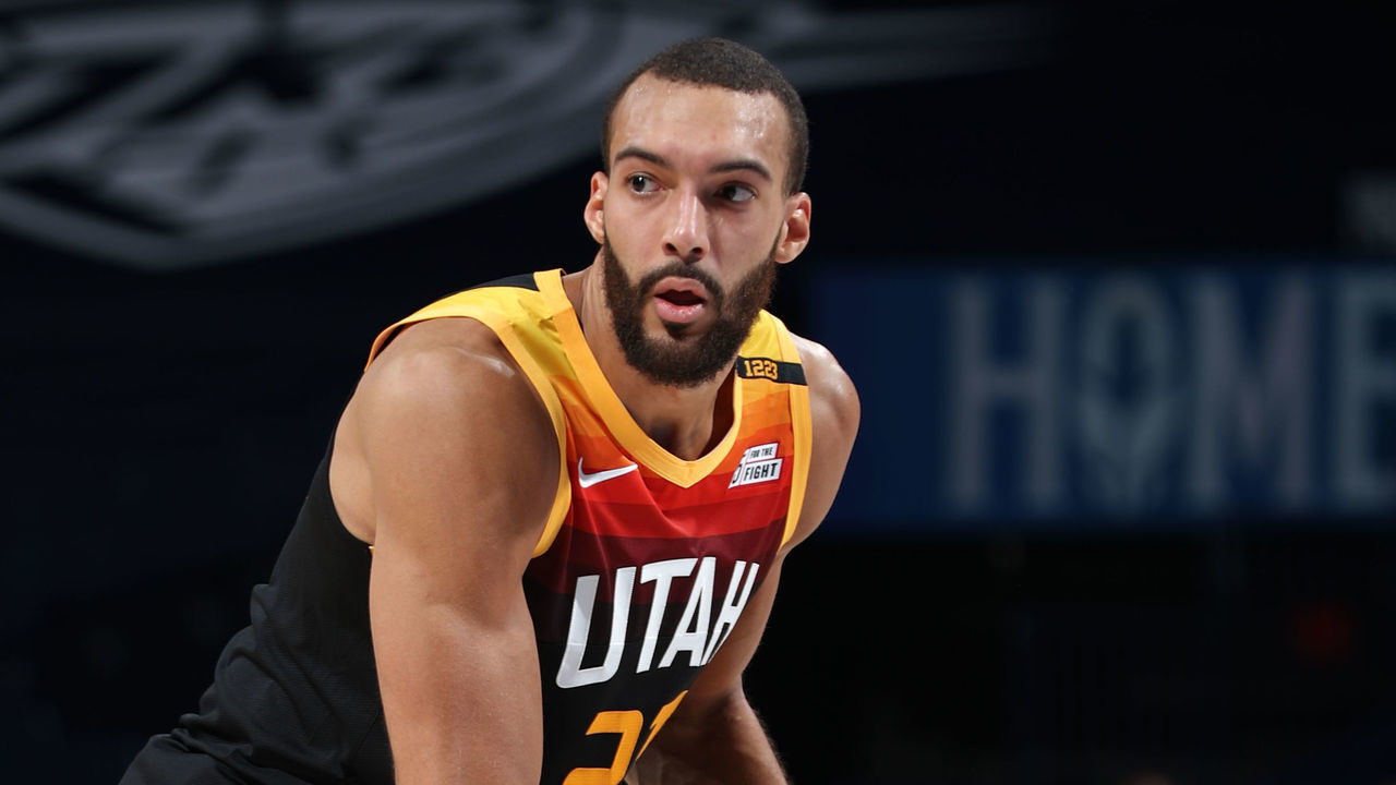 OKLAHOMA CITY, OK - DECEMBER 28: Rudy Gobert #27 of the Utah Jazz looks to pass the ball during the game against the Oklahoma City Thunder on December 28, 2020 at Chesapeake Energy Arena in Oklahoma City, Oklahoma. Mandatory Copyright Notice: Copyright 2020 NBAE