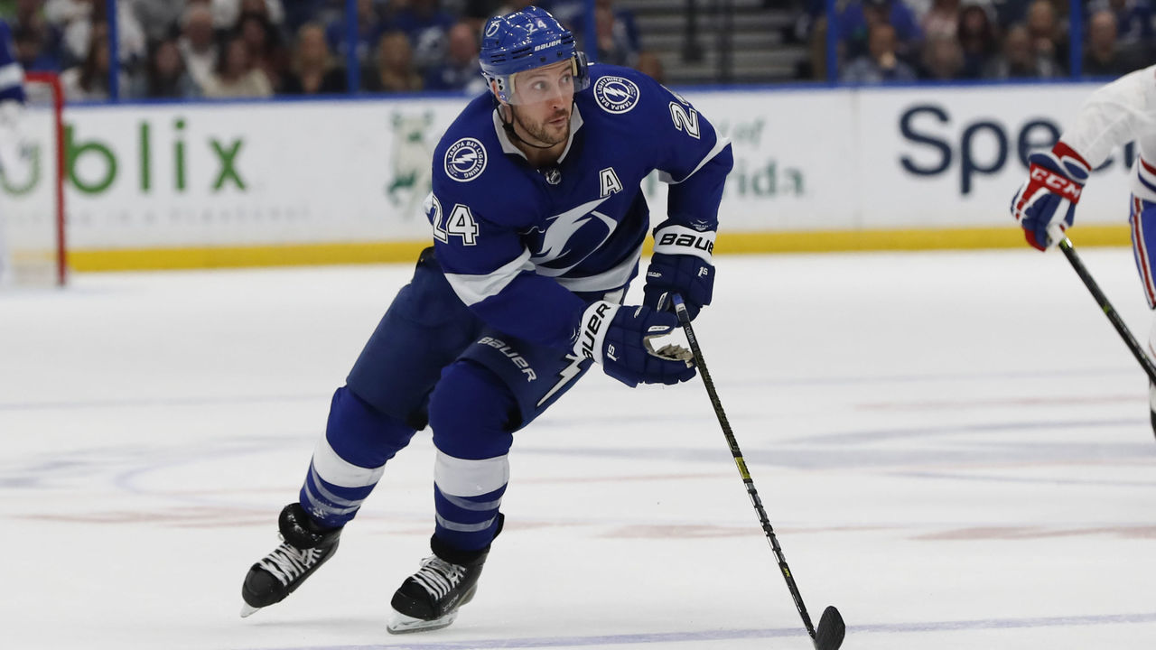 TAMPA, FL - DECEMBER 29: Tampa Bay Lightning right wing Ryan Callahan (24) skates with the puck in the second period of the NHL game between the Montreal Canadiens and Tampa Bay Lightning on December 29, 2018 at Amalie Arena in Tampa, FL.