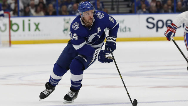 TAMPA, FL - DECEMBER 29: Tampa Bay Lightning right wing Ryan Callahan (24) skates with the puck in the second period of the NHL game between the Montreal Canadiens and Tampa Bay Lightning on December 29, 2018 at Amalie Arena in Tampa, FL.