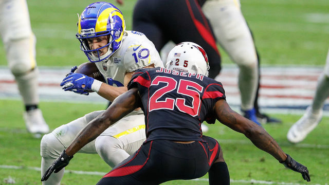 GLENDALE, AZ - DECEMBER 06: Los Angeles Rams wide receiver Cooper Kupp (10) makes caatch during the Los Angeles Rams vs Arizona Cardinals game on December 6, 2020, at State Farm Stadium in Glendale, AZ.