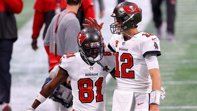 ATLANTA, GEORGIA - DECEMBER 20: Tom Brady #12 of the Tampa Bay Buccaneers talks with Antonio Brown #81 prior to the game against the Atlanta Falcons at Mercedes-Benz Stadium on December 20, 2020 in Atlanta, Georgia.