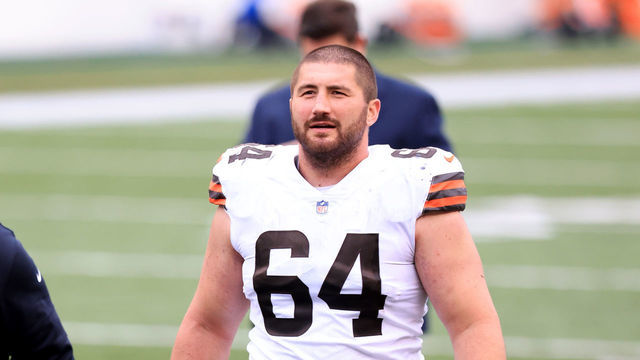 CINCINNATI, OHIO - OCTOBER 25: JC Tretter #64 of the Cleveland Browns walks off the field after the game against against the Cincinnati Bengals at Paul Brown Stadium on October 25, 2020 in Cincinnati, Ohio.