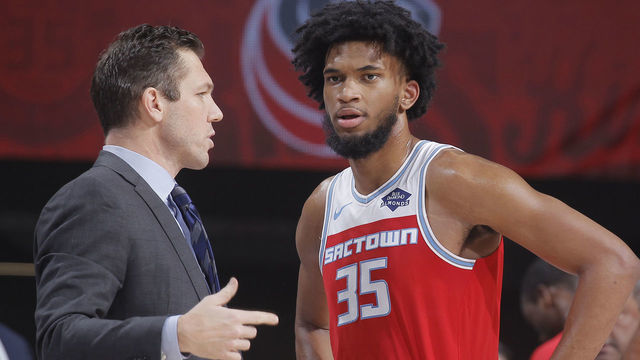 SACRAMENTO, CA - DECEMBER 11: Head coach Luke Walton of the Sacramento Kings talks to Marvin Bagley III #35 during the game against the Oklahoma City Thunder on December 11, 2019 at Golden 1 Center in Sacramento, California. NOTE TO USER: User expressly acknowledges and agrees that, by downloading and or using this photograph, User is consenting to the terms and conditions of the Getty Images Agreement. Mandatory Copyright Notice: Copyright 2019 NBAE