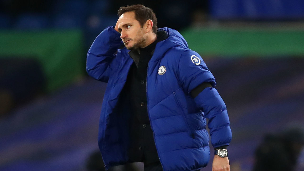 LONDON, ENGLAND - JANUARY 03: Frank Lampard, Manager of Chelsea looks dejected following his team's defeat in the Premier League match between Chelsea and Manchester City at Stamford Bridge on January 03, 2021 in London, England. The match will be played without fans, behind closed doors as a Covid-19 precaution.