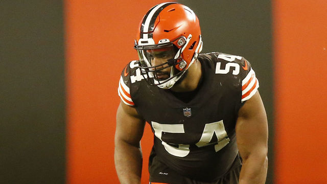 CLEVELAND, OH - OCTOBER 11: Cleveland Browns Defensive End Olivier Vernon (54) in game action during a NFL game between the Indianapolis Colts and the Cleveland Browns on October11, 2020 at FirstEnergy Stadium in Cleveland, OH.
