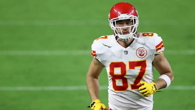 LAS VEGAS, NEVADA - NOVEMBER 22: Tight end Travis Kelce #87 of the Kansas City Chiefs warms up before the NFL game against the Las Vegas Raiders at Allegiant Stadium on November 22, 2020 in Las Vegas, Nevada. The Chiefs defeated the Raiders 35-31.