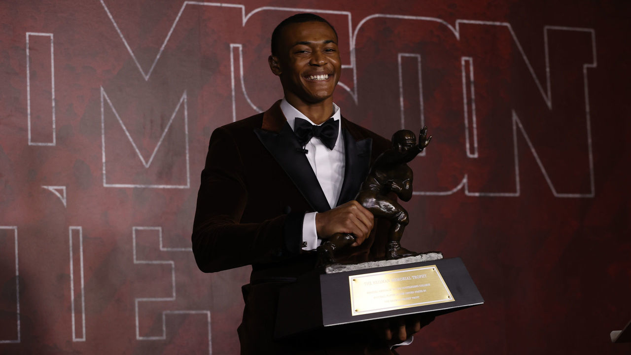 NEW YORK, NEW YORK - JANUARY 05: (EDITORIAL USE ONLY through Tuesday, January 12, 2021. Approval by the Heisman Trust will be needed for any usage thereafter or any Commercial usage requests at any point.) Wide receiver DeVonta Smith of the Alabama Crimson Tide poses with the Heisman Memorial Trophy on January 05, 2021 in New York, New York.