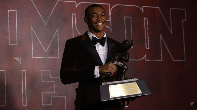 NEW YORK, NEW YORK - JANUARY 05: (EDITORIAL USE ONLY through Tuesday, January 12, 2021. Approval by the Heisman Trust will be needed for any usage thereafter or any Commercial usage requests at any point.) Wide receiver DeVonta Smith of the Alabama Crimson Tide poses with the Heisman Memorial Trophy on January 05, 2021 in New York, New York.
