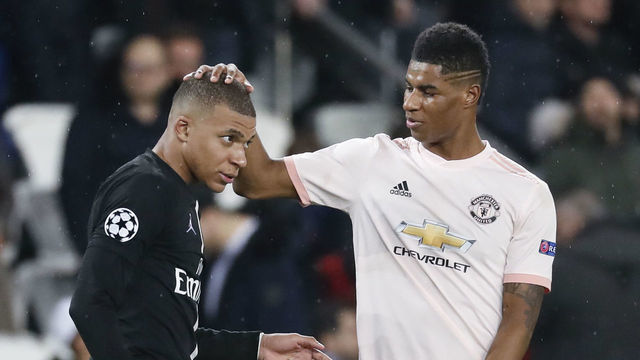 PARIS, FRANCE - MARCH 06: Marcus Rashford #10 of Manchester United shakes the hand of Kylian Mbappe #7 of Paris Saint-Germain after the UEFA Champions League Round of 16 Second Leg match between Paris Saint-Germain and Manchester United at Parc des Princes on March 6, 2019 in Paris, .
