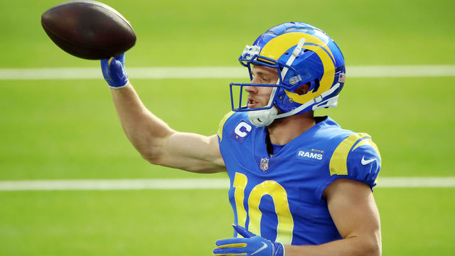 INGLEWOOD, CALIFORNIA - NOVEMBER 29: Cooper Kupp #10 of the Los Angeles Rams warms up before the game against the San Francisco 49ers at SoFi Stadium on November 29, 2020 in Inglewood, California.
