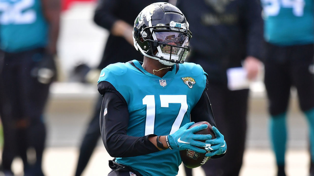 JACKSONVILLE, FLORIDA - NOVEMBER 08: D.J. Chark #17 of the Jacksonville Jaguars catches a pass for a touchdown in front of Michael Thomas #28 of the Houston Texans during the first quarter of a game at TIAA Bank Field on November 08, 2020 in Jacksonville, Florida.