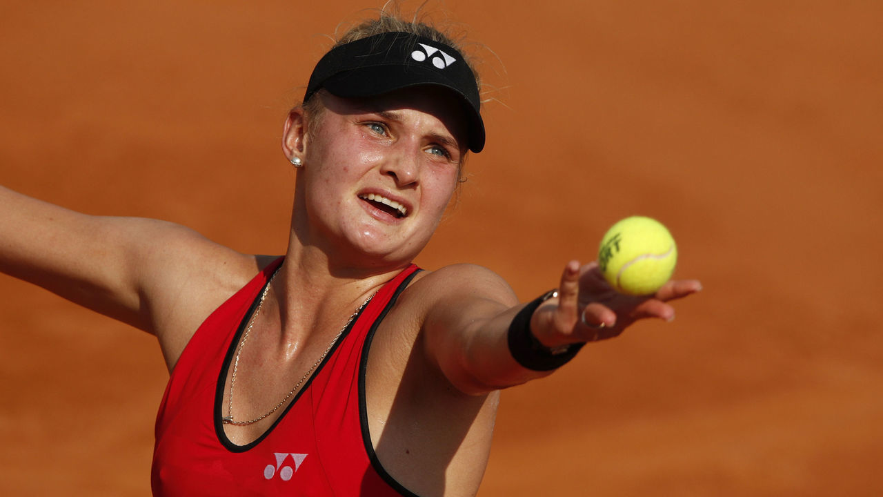 ROME, ITALY - SEPTEMBER 18: Dayana Yastremska of Ukraine serves in her round three match against Simona Halep of Romania during day five of the Internazionali BNL d'Italia at Foro Italico on September 18, 2020 in Rome, Italy.