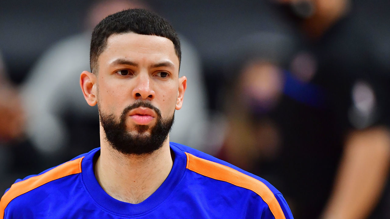 TAMPA, FLORIDA - DECEMBER 31: Austin Rivers #8 of the New York Knicks warms up before a game against the Toronto Raptors at Amalie Arena on December 31, 2020 in Tampa, Florida.