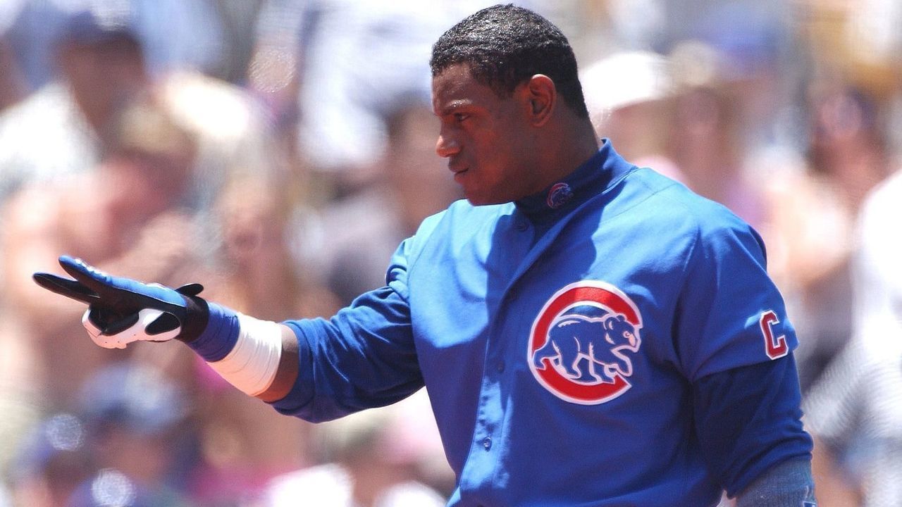 Sammy Sosa of the Chicago Cubs gestures after hitting his 36th homerun of the season in the first inning the Los Angeles Dodgers 04 August 2001 in Los Angeles, CA. Ths Dodgers won the game, 3-1. AFP PHOTO/Vince BUCCI