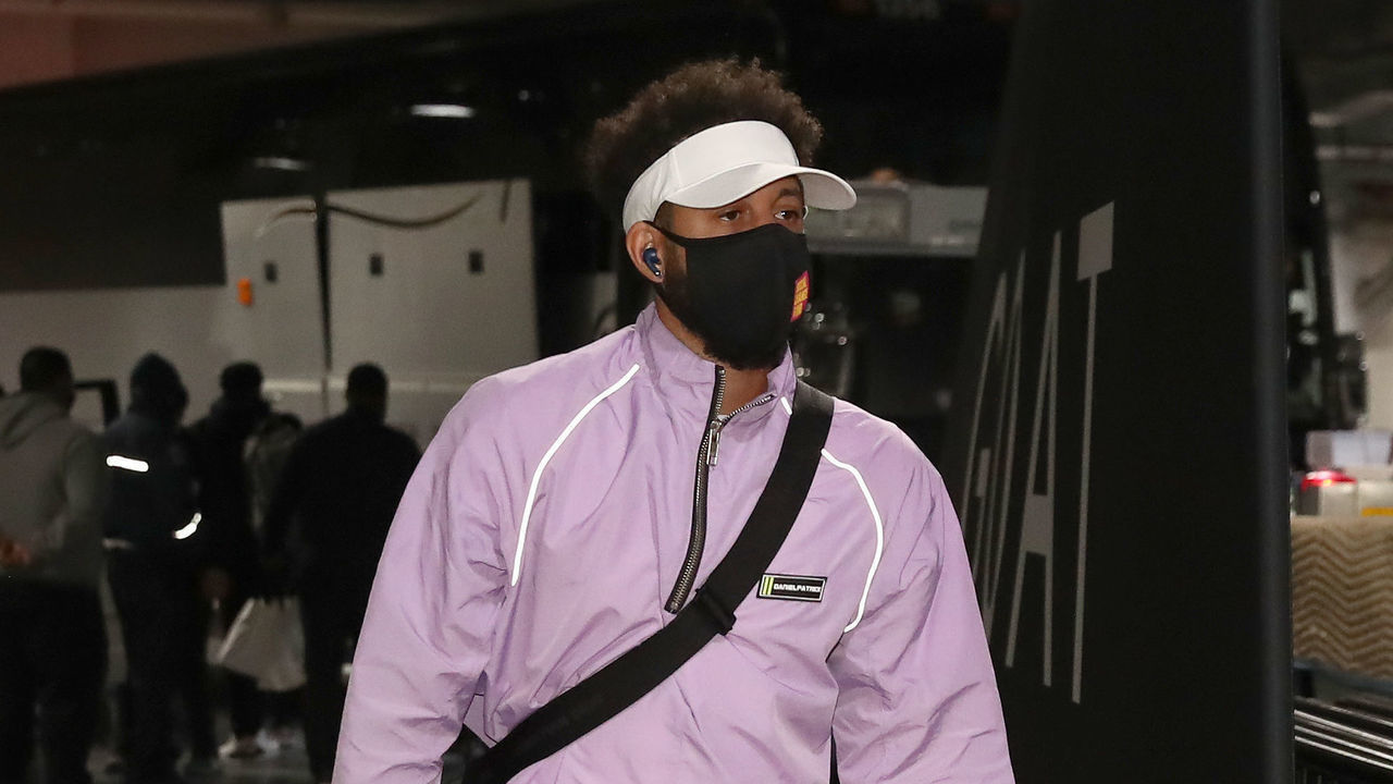 BROOKLYN, NY - JANUARY 7: Seth Curry #31 of the Philadelphia 76ers arrives to the arena before the game against the Brooklyn Nets on January 7, 2021 at Barclays Center in Brooklyn, New York. Mandatory Copyright Notice: Copyright 2021 NBAE