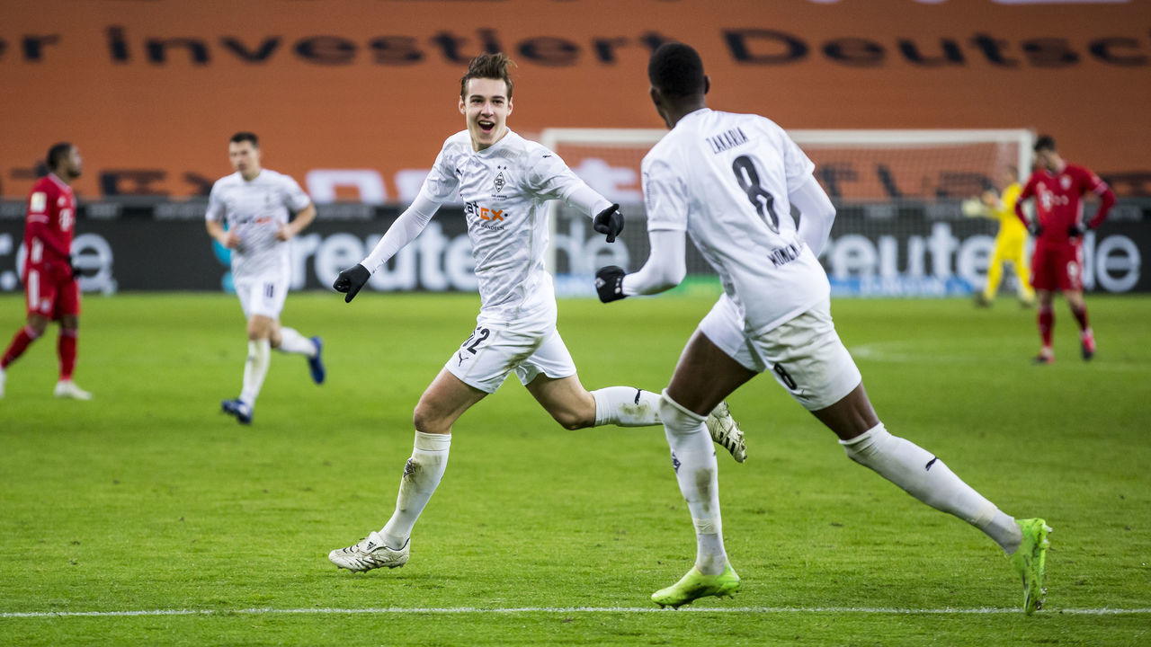 MOENCHENGLADBACH, GERMANY - JANUARY 08: The Team of Borussia Moenchengladbach celebrates after Florian Neuhaus scored his teams third goal during the Bundesliga match between Borussia Moenchengladbach and FC Bayern Muenchen at Borussia-Park on January 08, 2021 in Moenchengladbach, Germany.