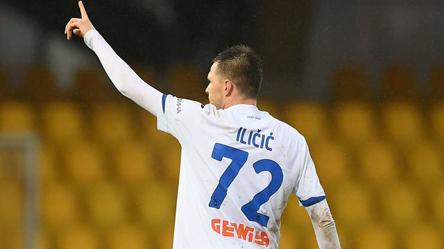 BENEVENTO, ITALY - JANUARY 09: Josip Ilicic of Atalanta B.C. celebrates after scoring their team's first goal during the Serie A match between Benevento Calcio and Atalanta BC at Stadio Ciro Vigorito on January 09, 2021 in Benevento, Italy. Sporting stadiums around Italy remain under strict restrictions due to the Coronavirus Pandemic as Government social distancing laws prohibit fans inside venues resulting in games being played behind closed doors.